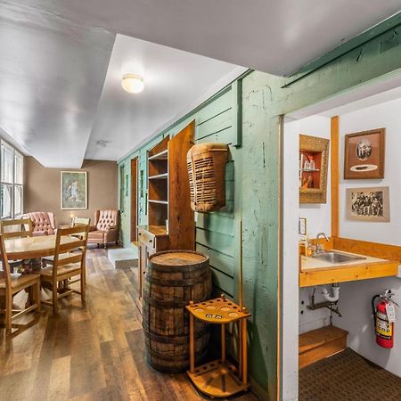 Whiskey Ridge Lodge, A Restored 1940S Gem, 2 Mins From Downtown, Breathtaking City Views, Custom Game Room, And Spacious Elegance 蓋特林堡 外观 照片