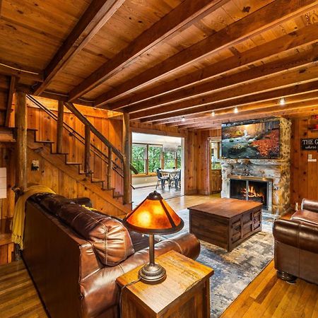 Whiskey Ridge Lodge, A Restored 1940S Gem, 2 Mins From Downtown, Breathtaking City Views, Custom Game Room, And Spacious Elegance 蓋特林堡 外观 照片