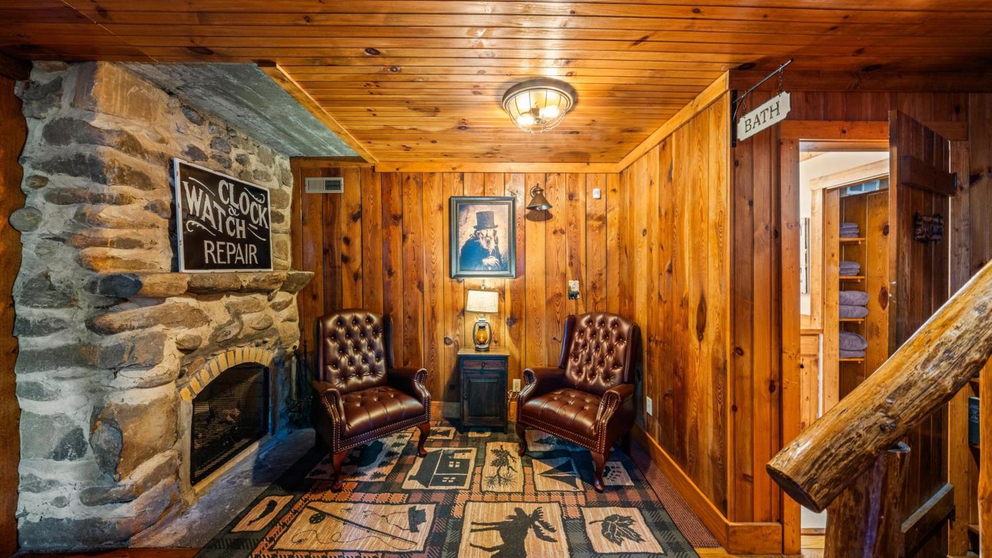 Whiskey Ridge Lodge, A Restored 1940S Gem, 2 Mins From Downtown, Breathtaking City Views, Custom Game Room, And Spacious Elegance 蓋特林堡 外观 照片
