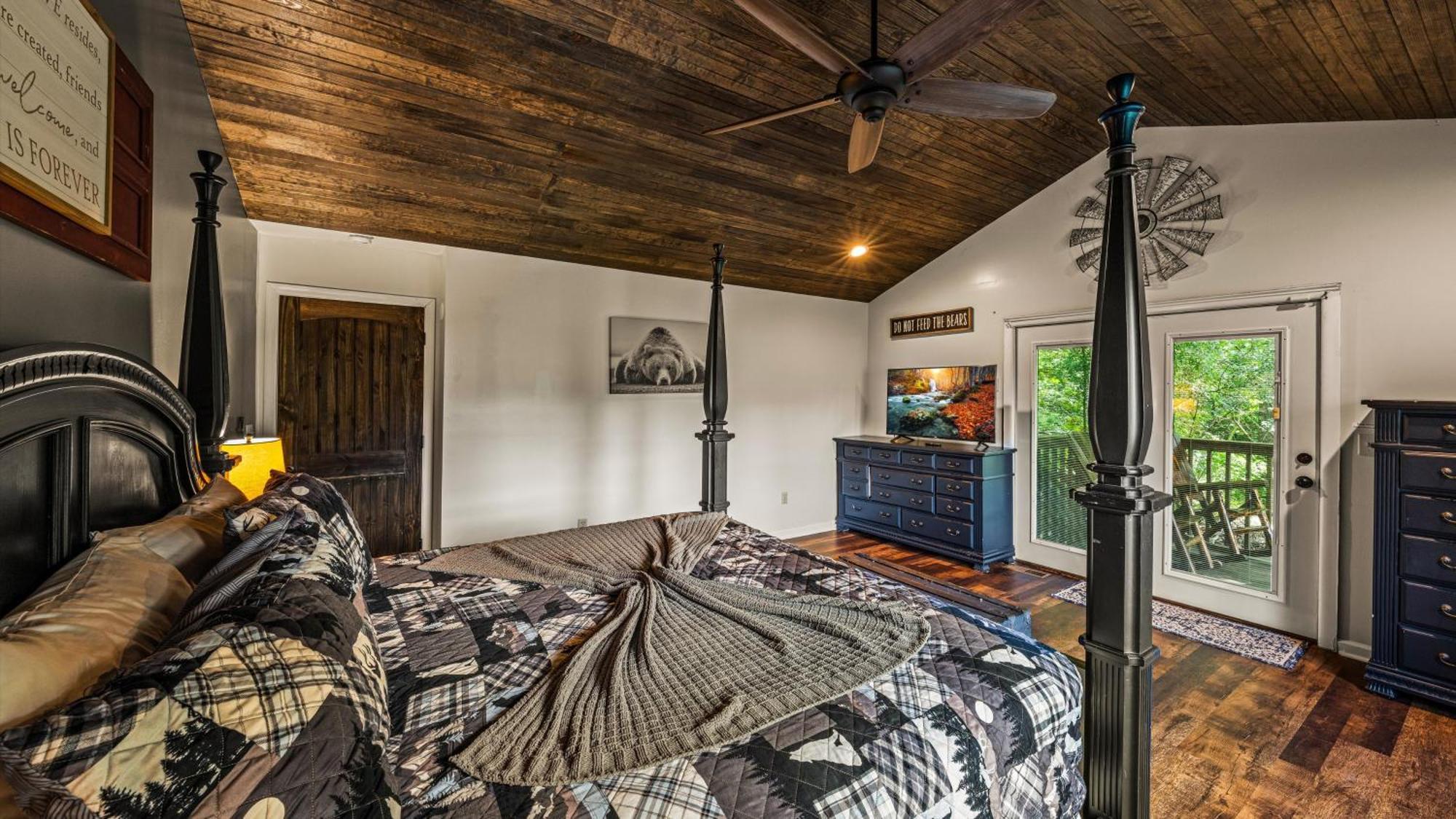 Whiskey Ridge Lodge, A Restored 1940S Gem, 2 Mins From Downtown, Breathtaking City Views, Custom Game Room, And Spacious Elegance 蓋特林堡 外观 照片