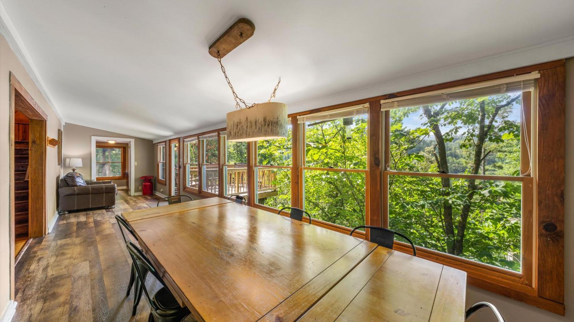 Whiskey Ridge Lodge, A Restored 1940S Gem, 2 Mins From Downtown, Breathtaking City Views, Custom Game Room, And Spacious Elegance 蓋特林堡 外观 照片