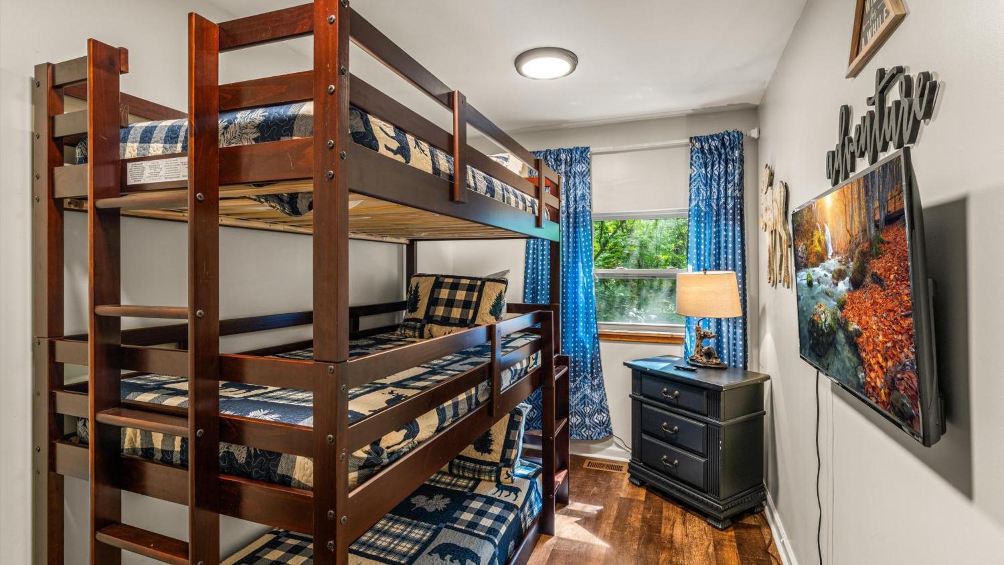 Whiskey Ridge Lodge, A Restored 1940S Gem, 2 Mins From Downtown, Breathtaking City Views, Custom Game Room, And Spacious Elegance 蓋特林堡 外观 照片