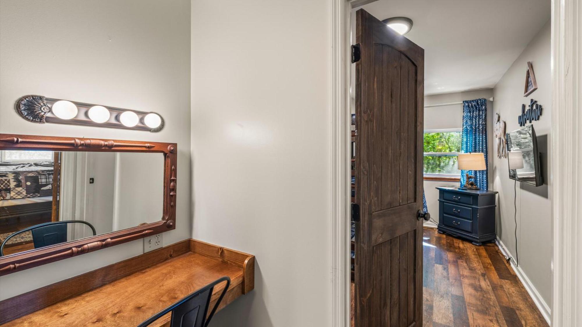 Whiskey Ridge Lodge, A Restored 1940S Gem, 2 Mins From Downtown, Breathtaking City Views, Custom Game Room, And Spacious Elegance 蓋特林堡 外观 照片