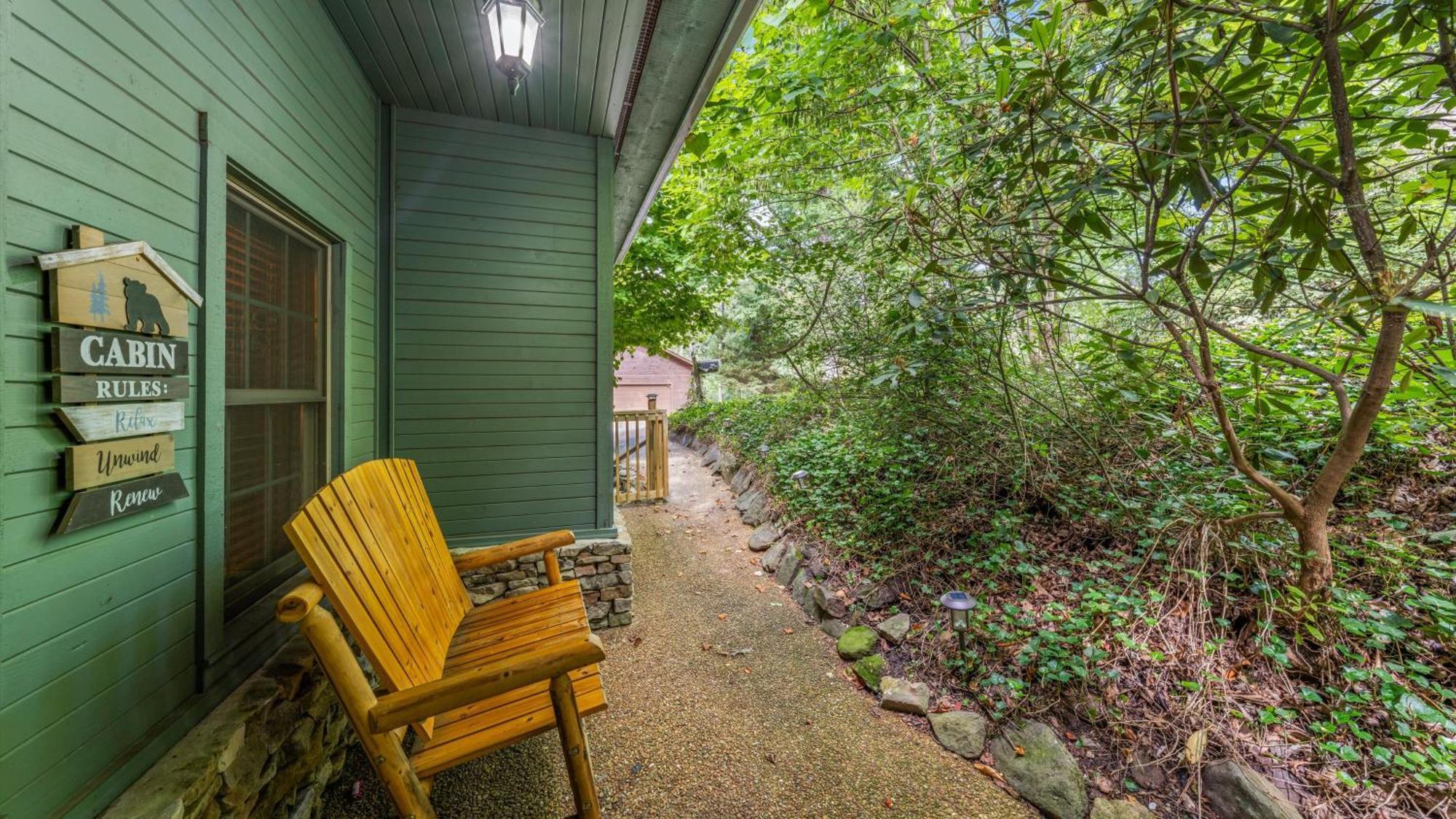 Whiskey Ridge Lodge, A Restored 1940S Gem, 2 Mins From Downtown, Breathtaking City Views, Custom Game Room, And Spacious Elegance 蓋特林堡 外观 照片