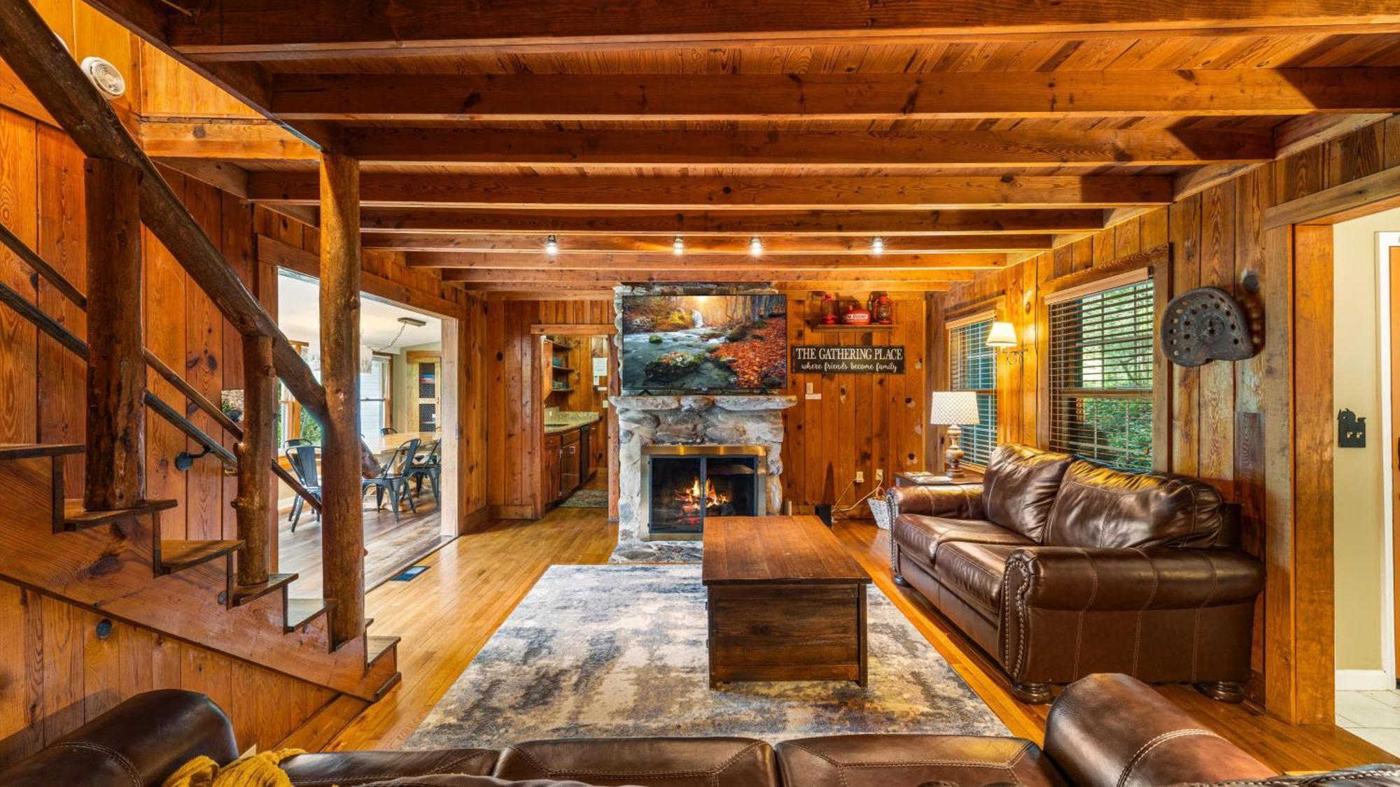 Whiskey Ridge Lodge, A Restored 1940S Gem, 2 Mins From Downtown, Breathtaking City Views, Custom Game Room, And Spacious Elegance 蓋特林堡 外观 照片
