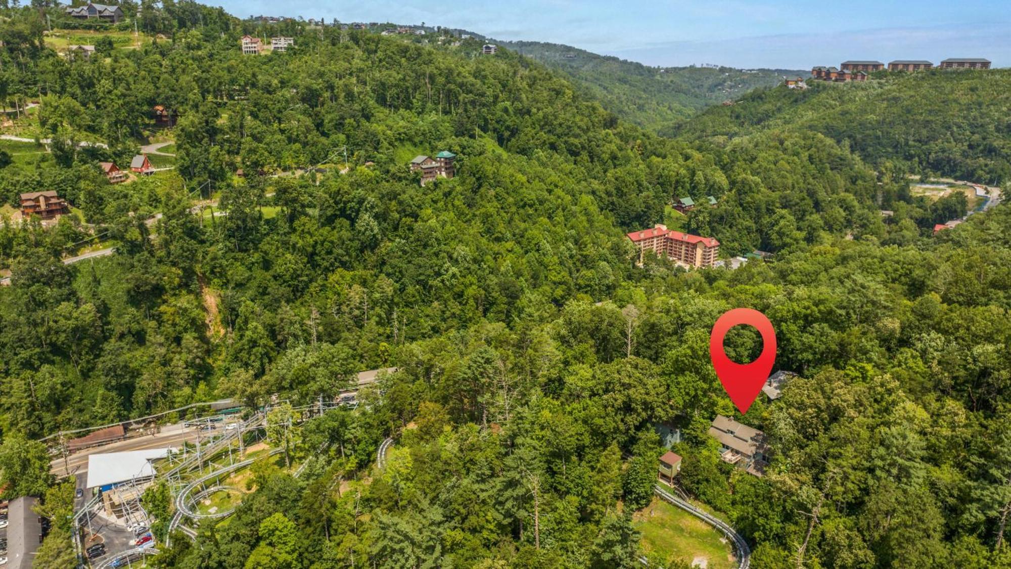 Whiskey Ridge Lodge, A Restored 1940S Gem, 2 Mins From Downtown, Breathtaking City Views, Custom Game Room, And Spacious Elegance 蓋特林堡 外观 照片