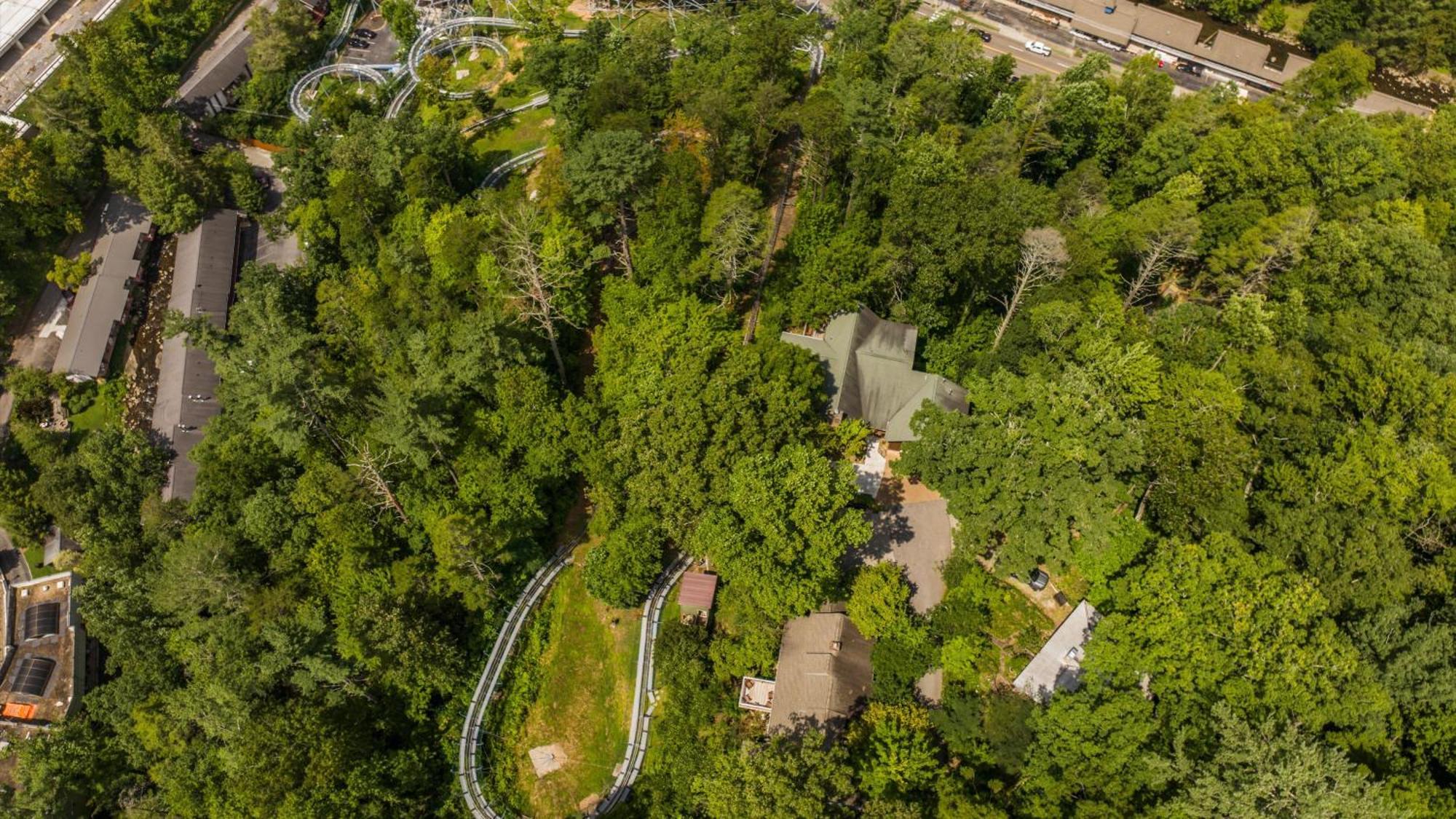 Whiskey Ridge Lodge, A Restored 1940S Gem, 2 Mins From Downtown, Breathtaking City Views, Custom Game Room, And Spacious Elegance 蓋特林堡 外观 照片