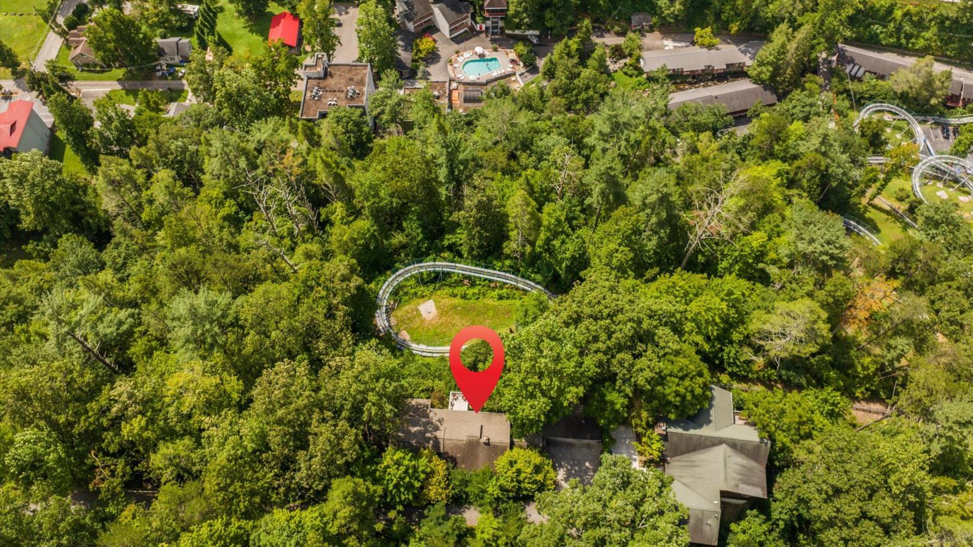 Whiskey Ridge Lodge, A Restored 1940S Gem, 2 Mins From Downtown, Breathtaking City Views, Custom Game Room, And Spacious Elegance 蓋特林堡 外观 照片