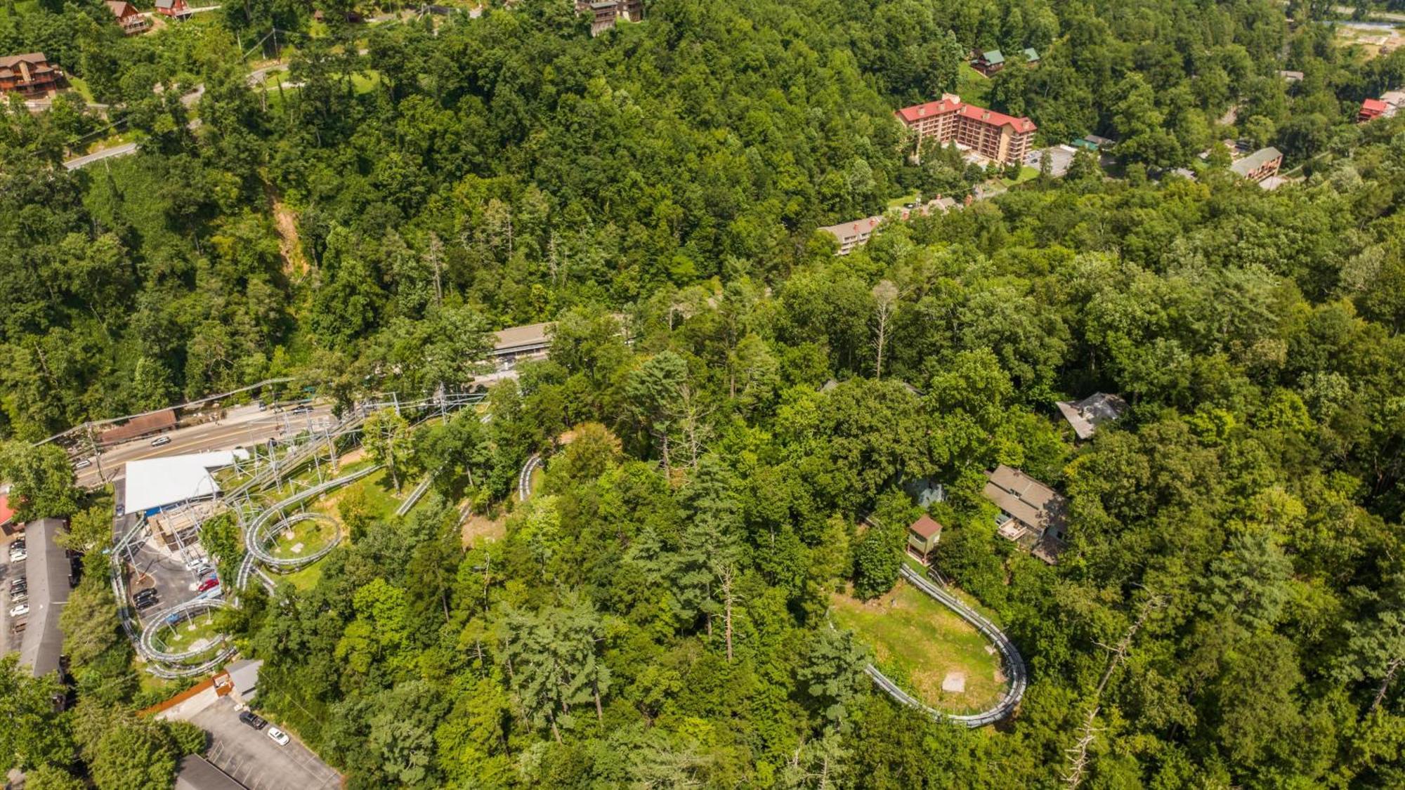 Whiskey Ridge Lodge, A Restored 1940S Gem, 2 Mins From Downtown, Breathtaking City Views, Custom Game Room, And Spacious Elegance 蓋特林堡 外观 照片